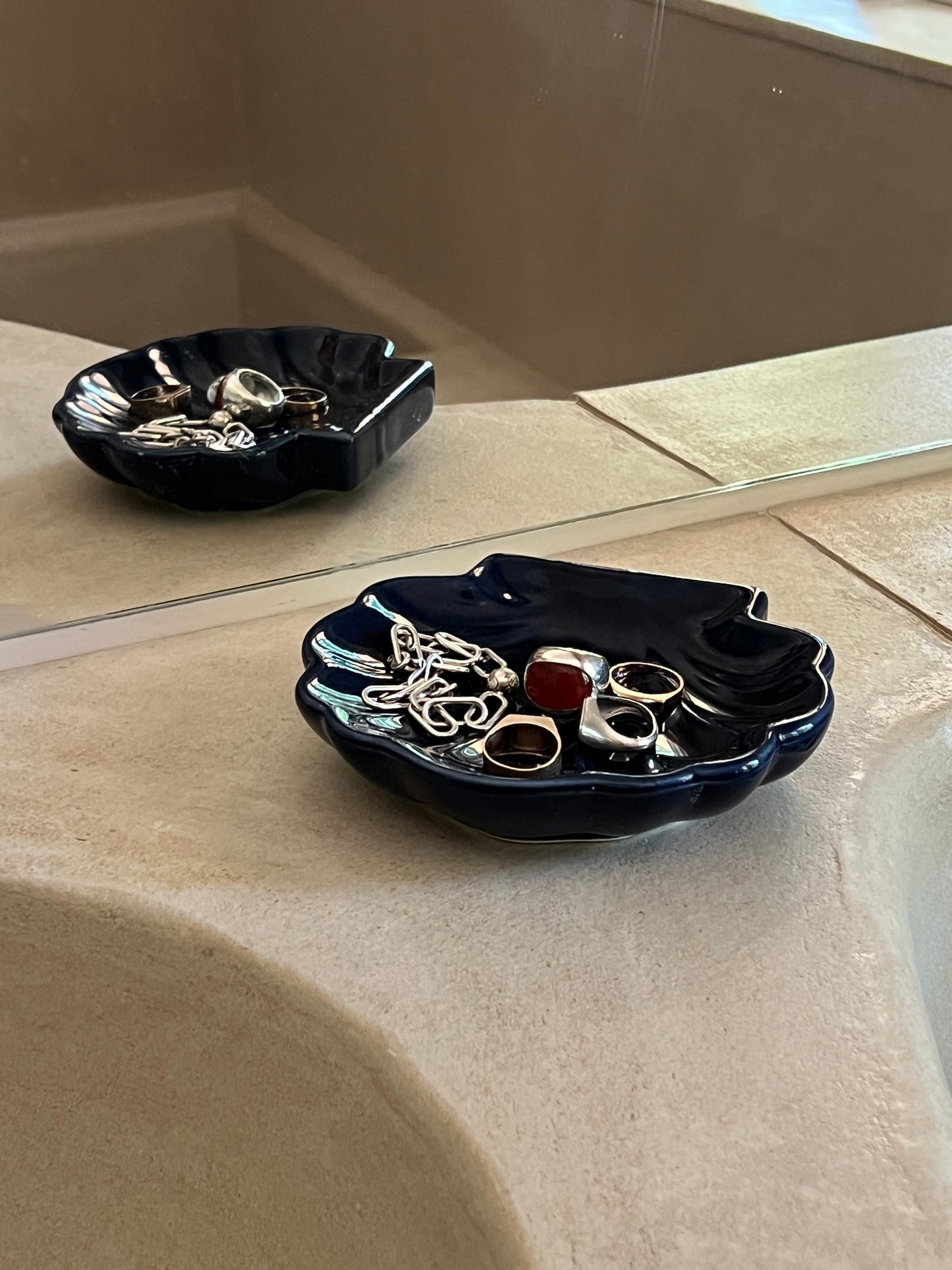 Mussel shaped bowl