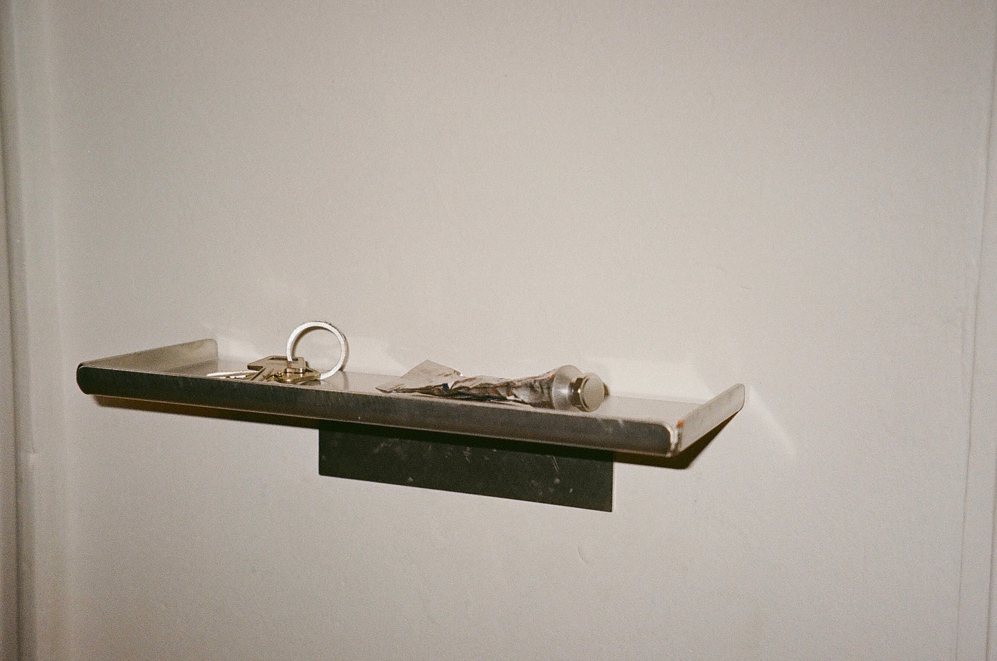 Floating shelf