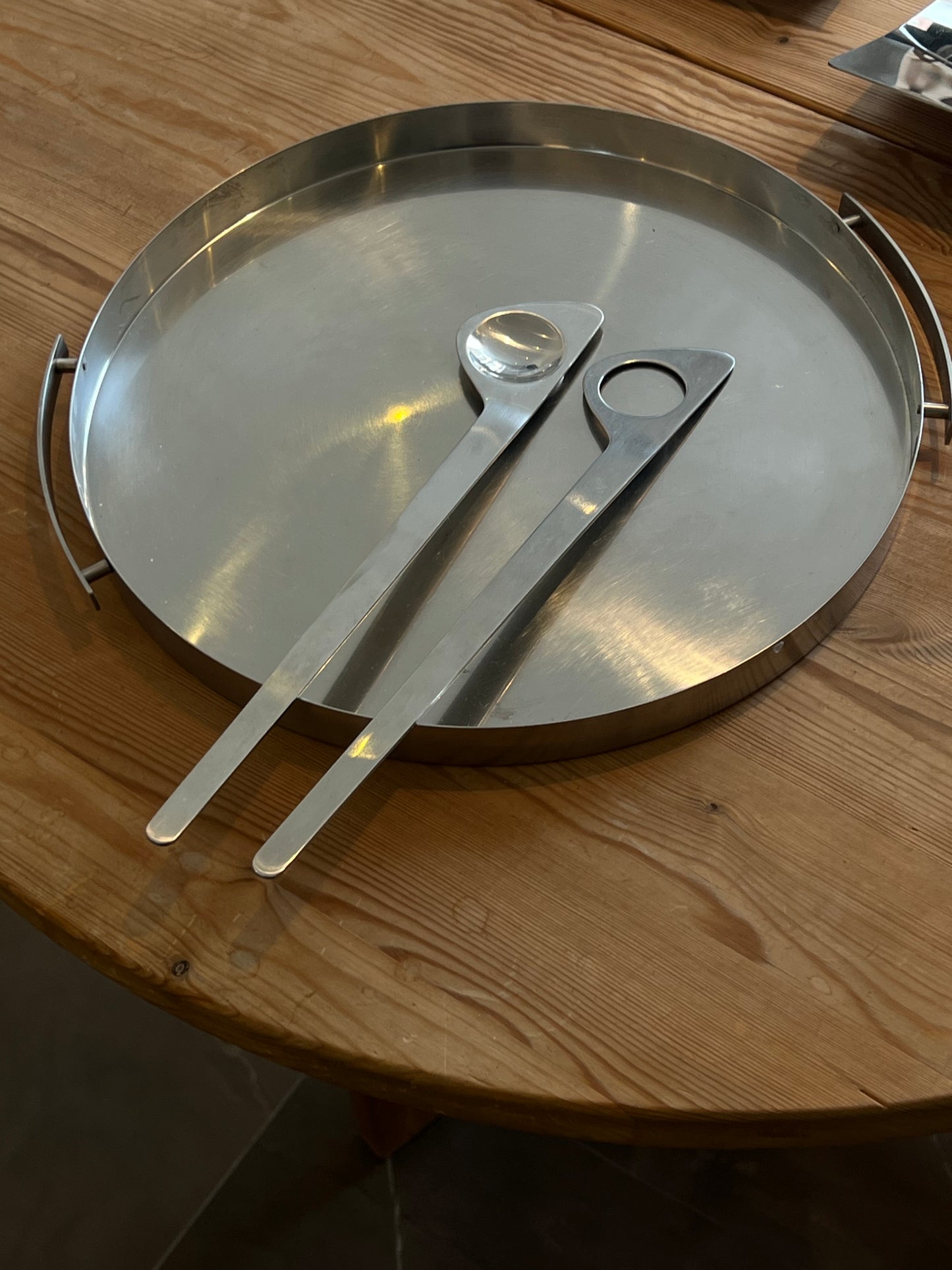 Salad servers