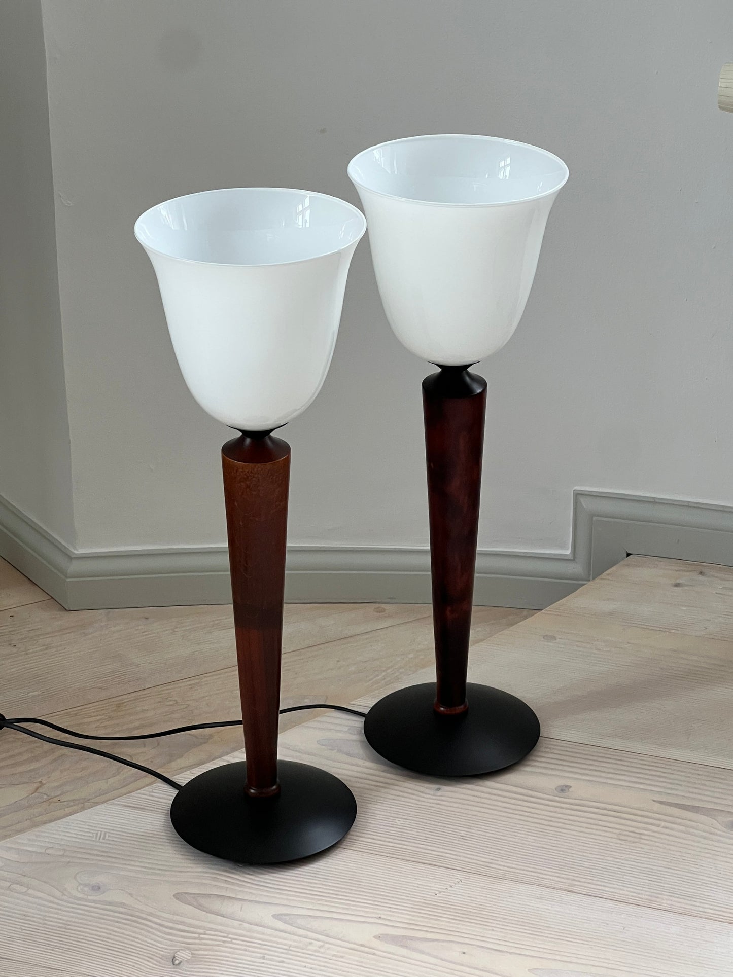 Wooden lampe with glass shade