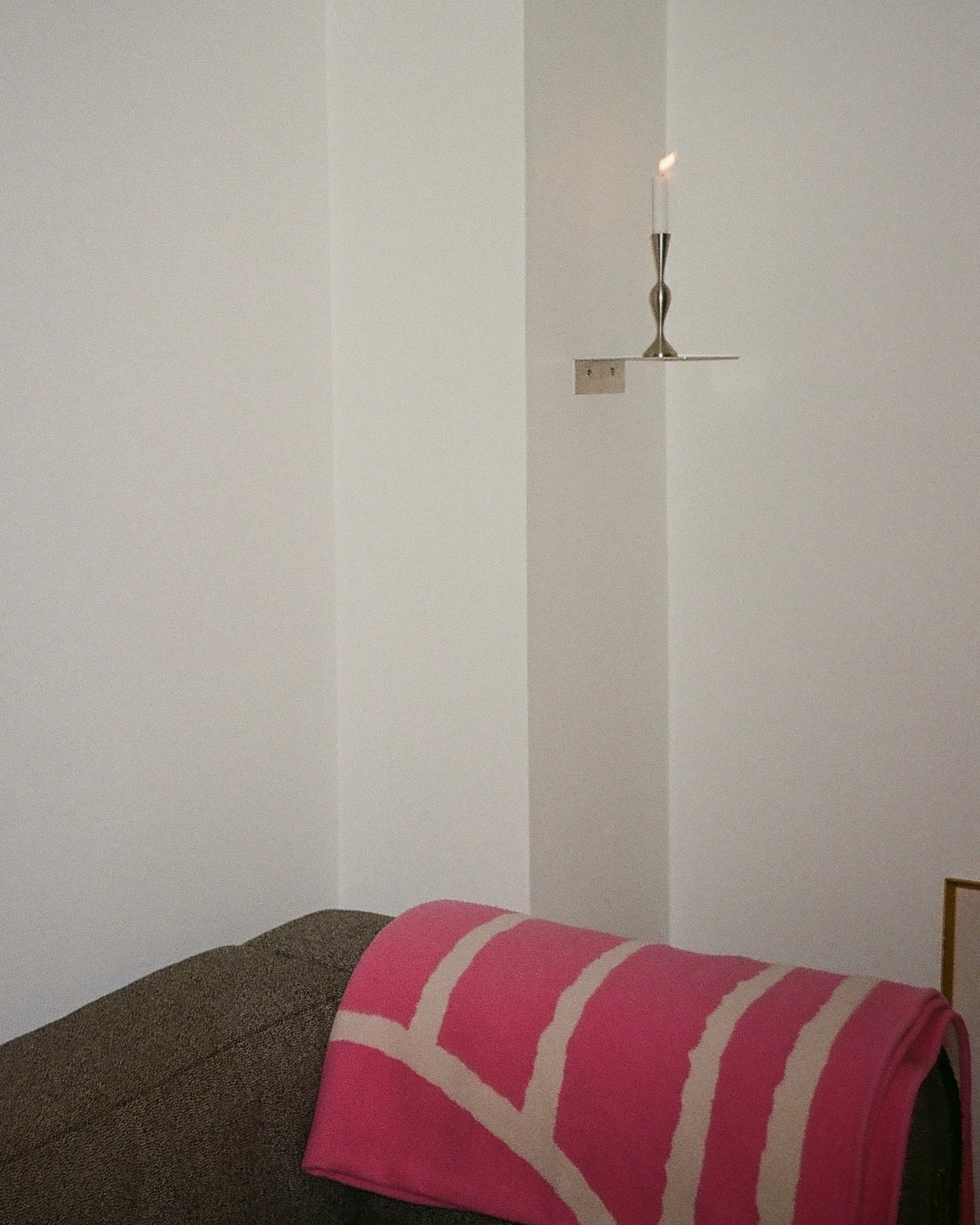 Floating pedestal