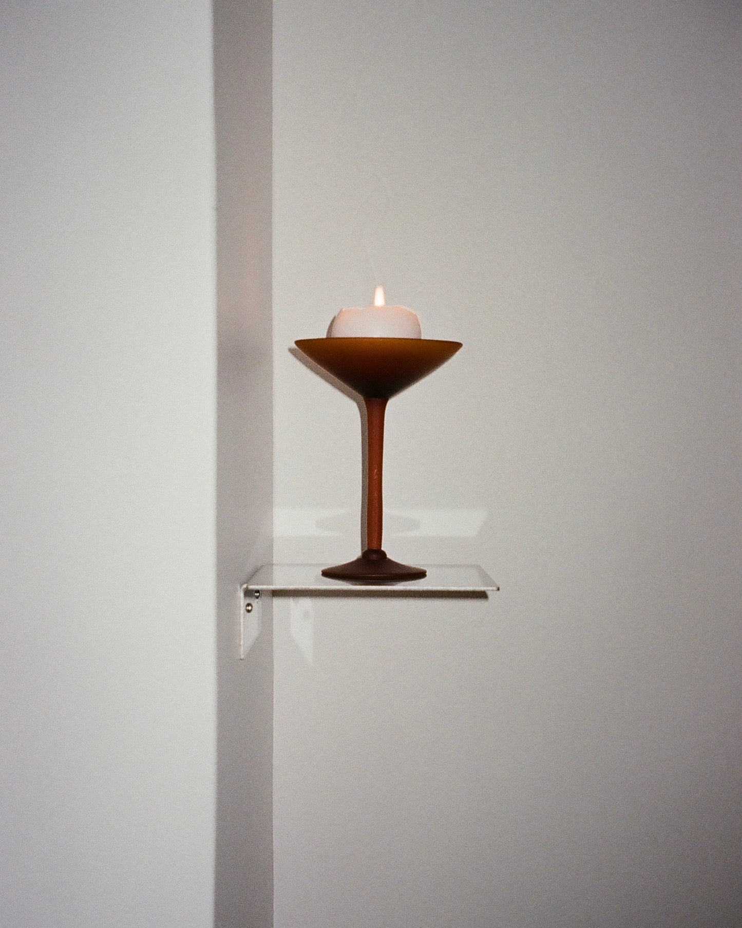 Floating pedestal