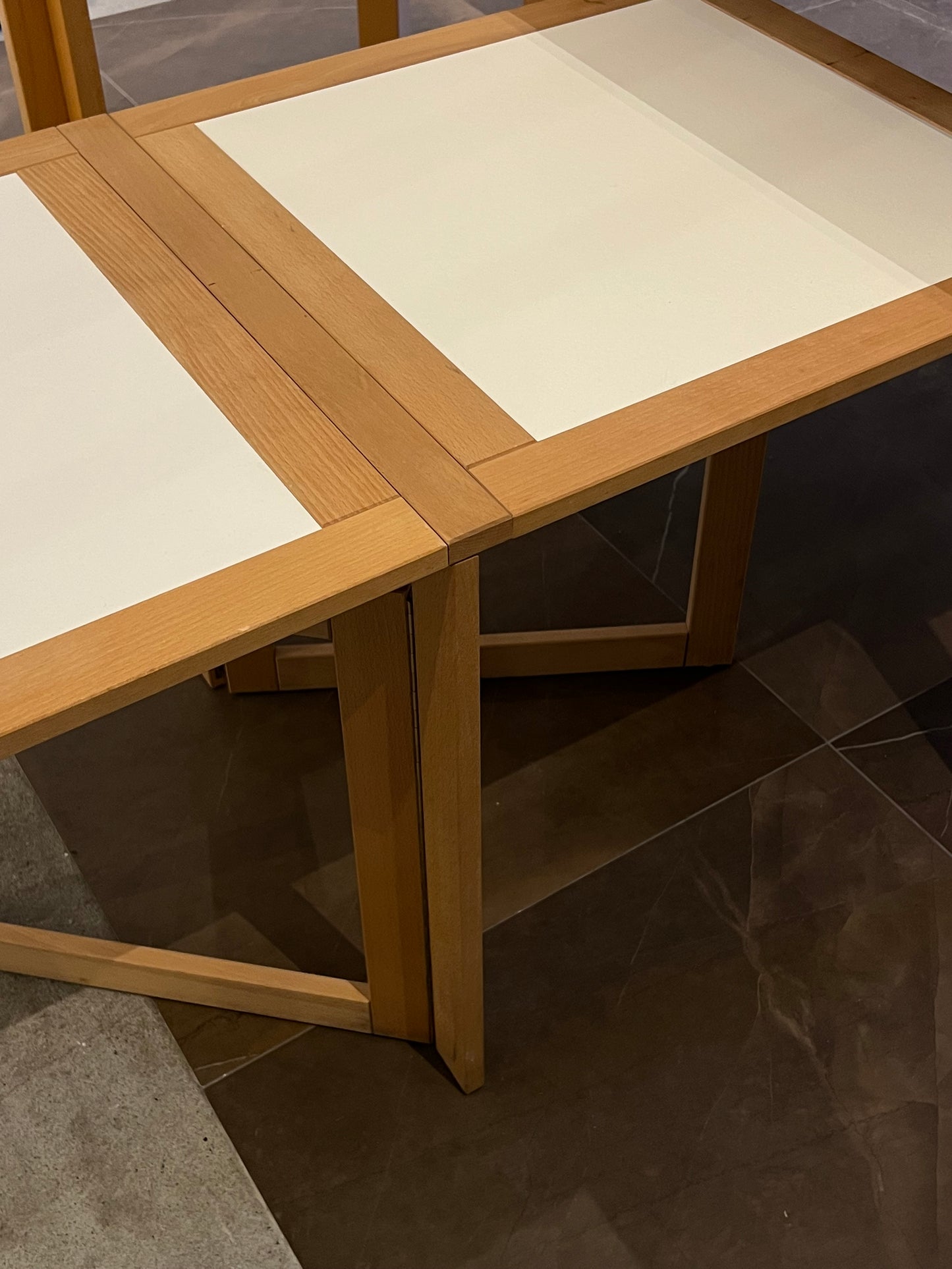 Arne Robert folding table