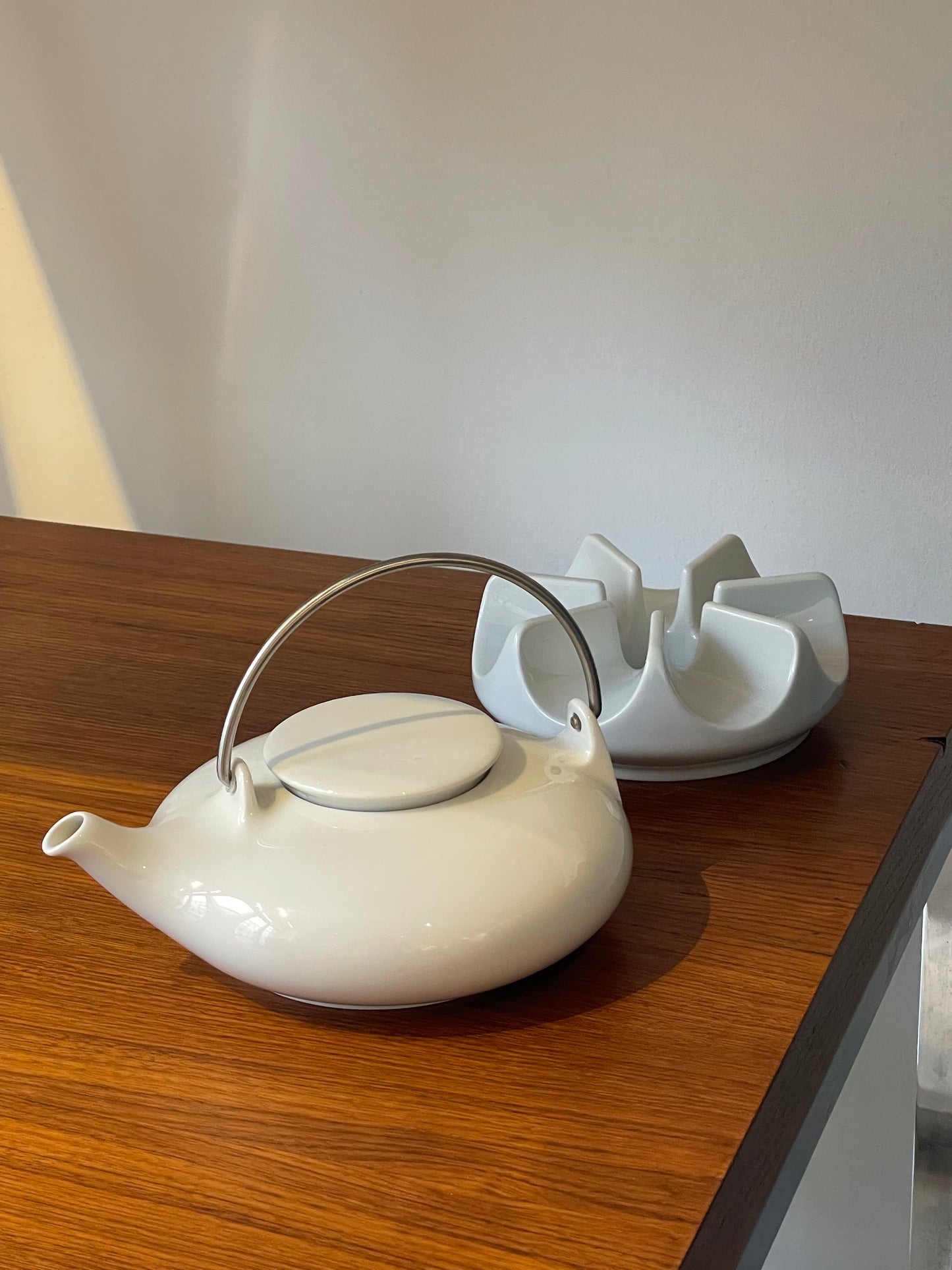 Porcelain Teapot with warmer