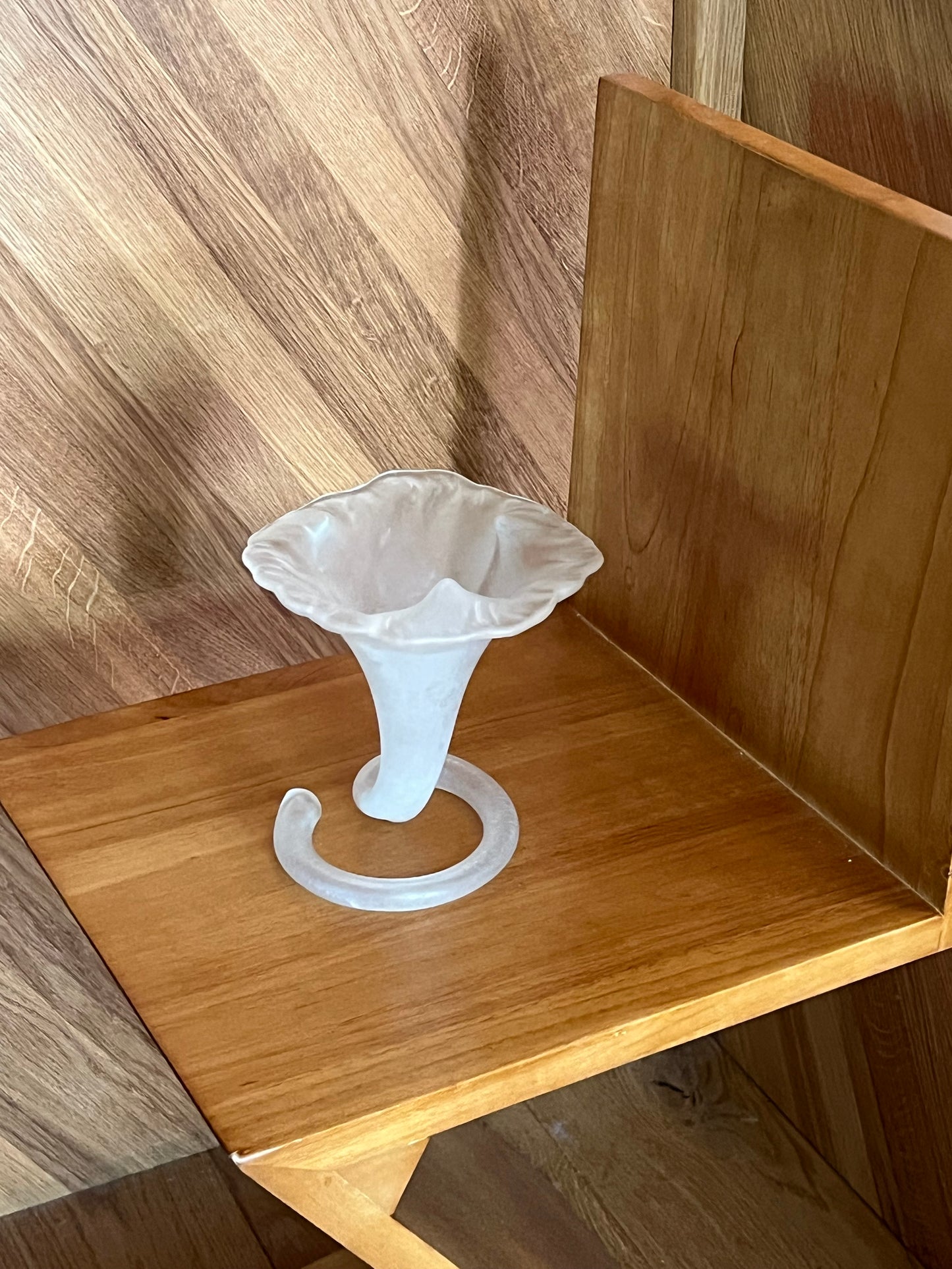 Flower shaped glass vase