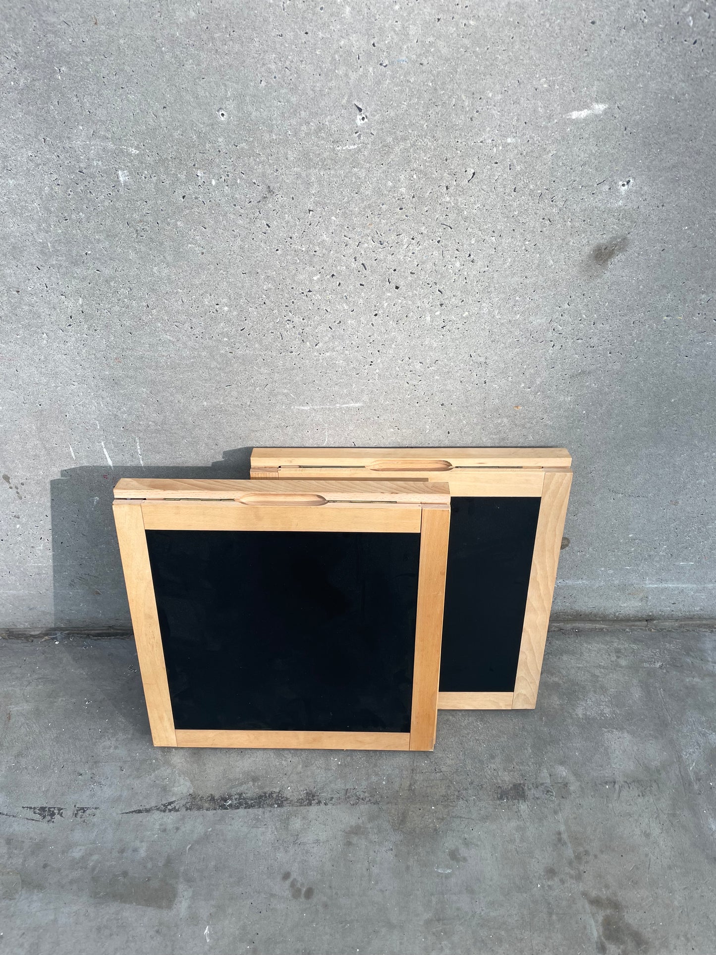 Arne Robert folding table