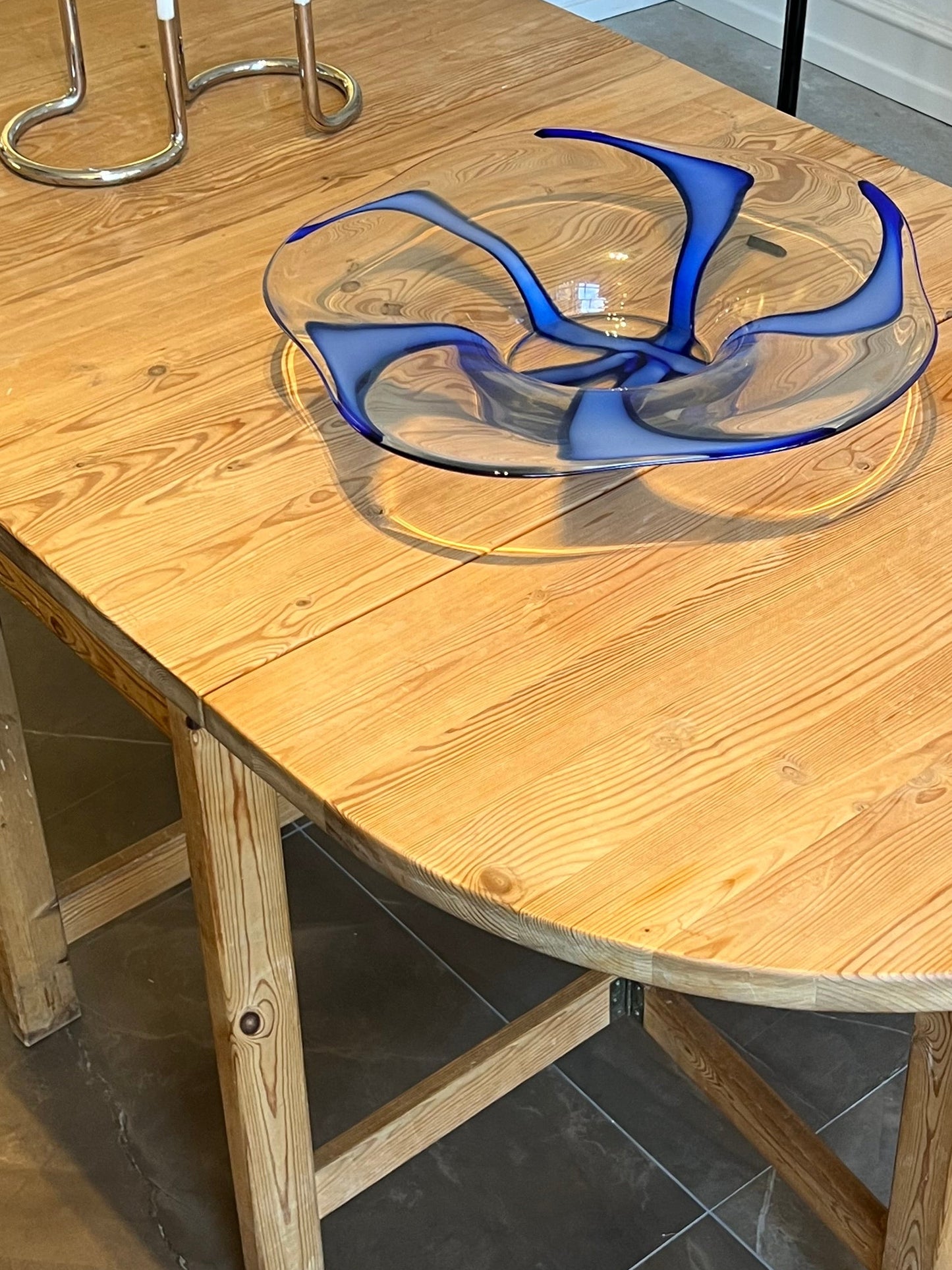 Glass bowl