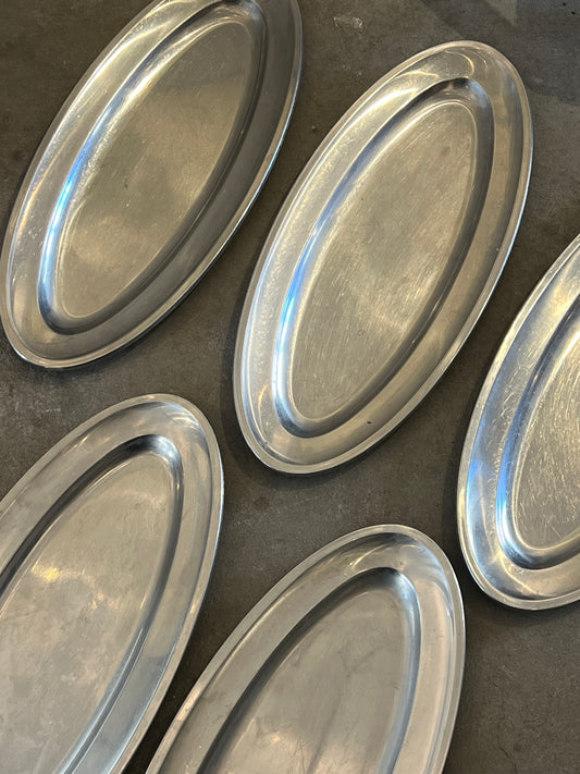 Long serving tray