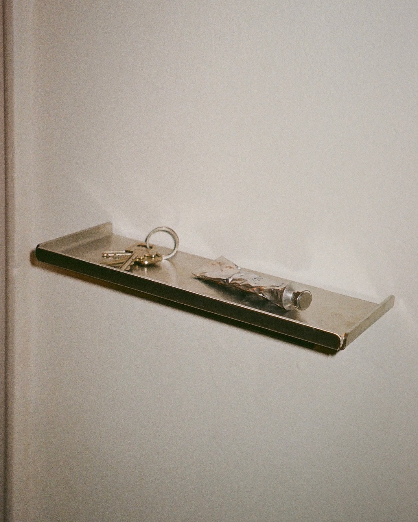 Floating shelf